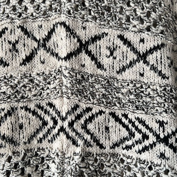 BB Dakota cream & black boho knit oversized poncho. One Size Fits All.  Aztec. - Picture 6 of 7